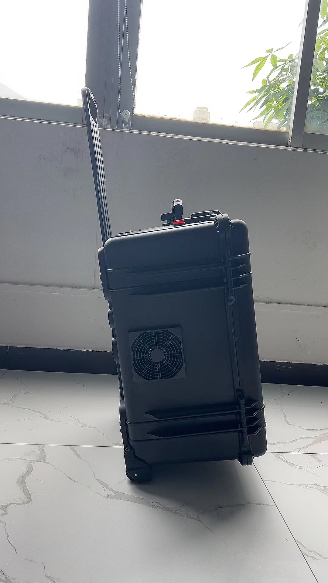 博山手拉箱型移动通信干扰器